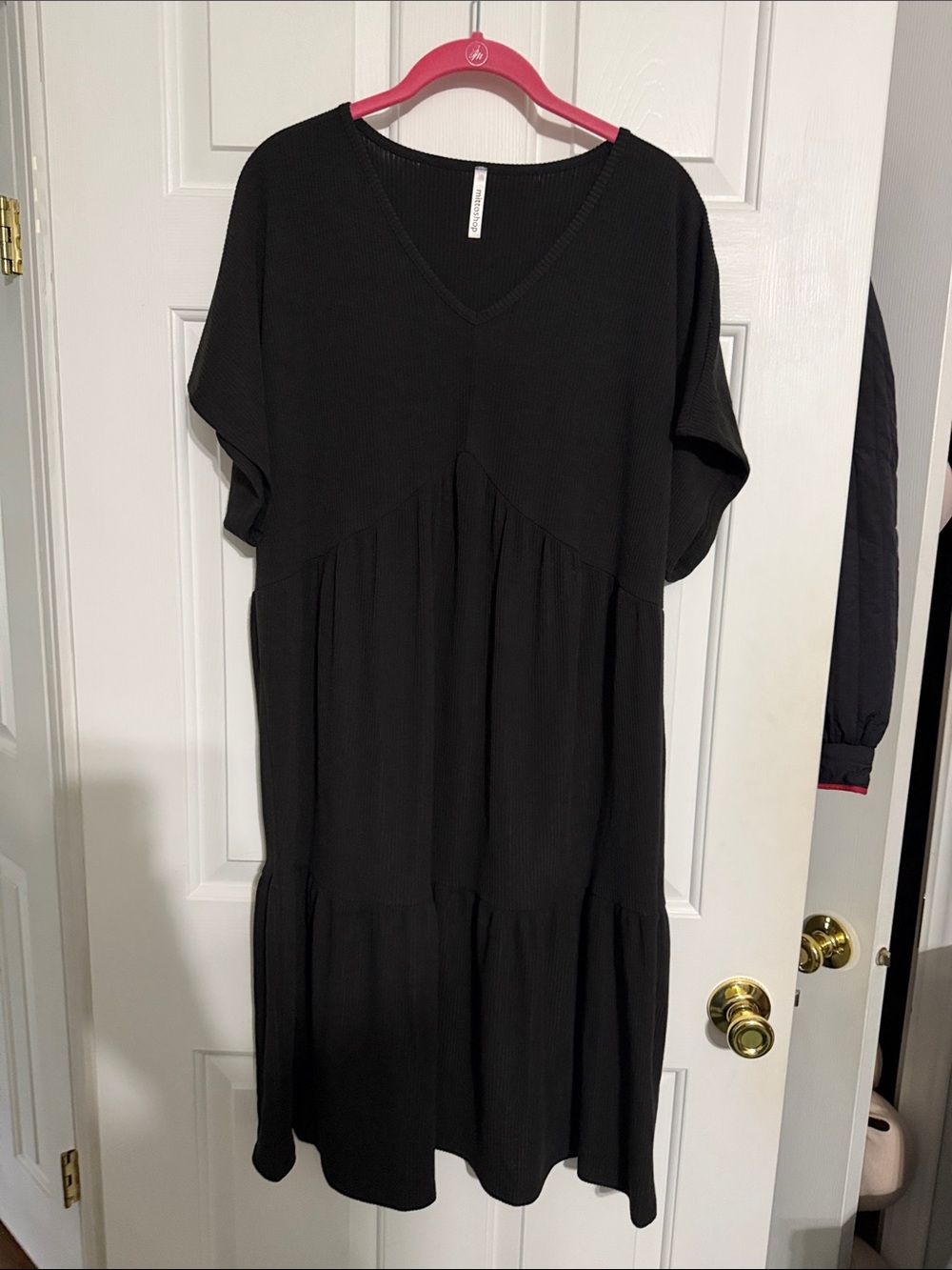 mittoshop Black V‑Neck Short Sleeve Tiered Midi Dress